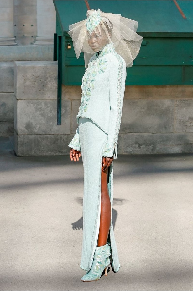 عرض Chanel لخريف وشتاء 2018 للهوت كوتور