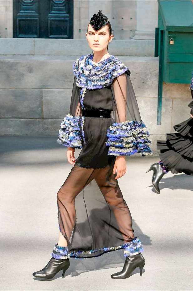 عرض Chanel لخريف وشتاء 2018 للهوت كوتور