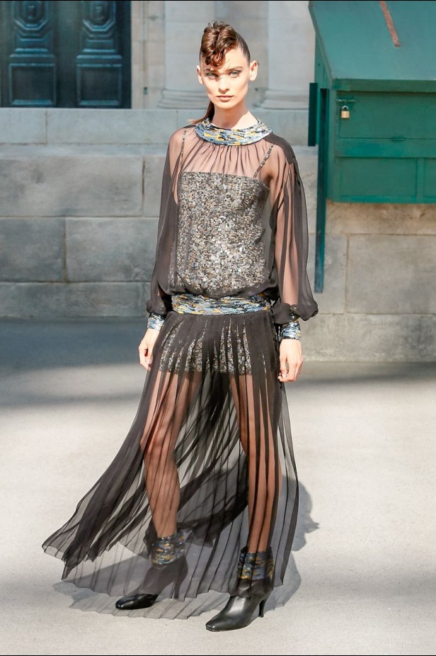 عرض Chanel لخريف وشتاء 2018 للهوت كوتور