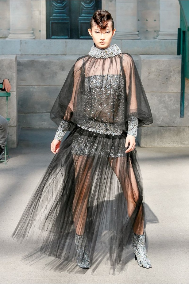 عرض Chanel لخريف وشتاء 2018 للهوت كوتور