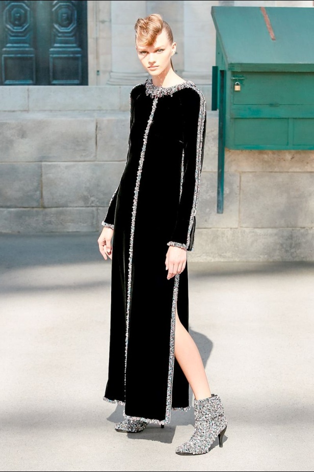 عرض Chanel لخريف وشتاء 2018 للهوت كوتور