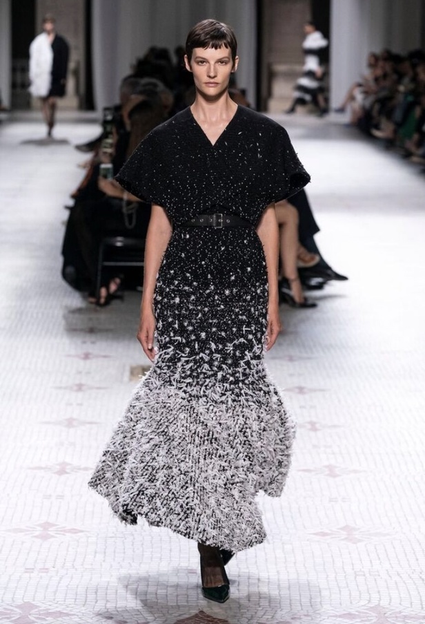 مجموعة جيفنشي كوتور 2019: تفاصيل دراماتيكية وغموض خيالي ساحر