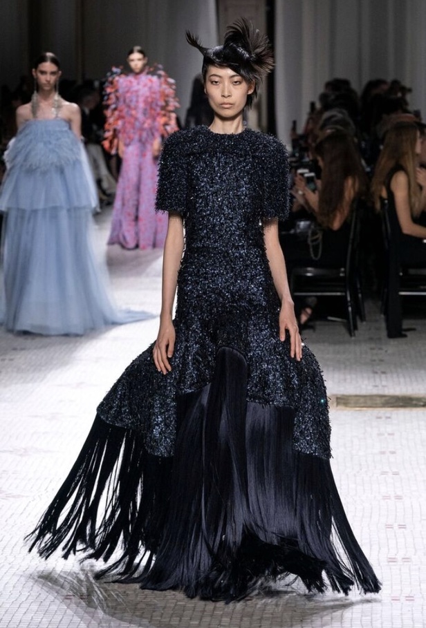 مجموعة جيفنشي كوتور 2019: تفاصيل دراماتيكية وغموض خيالي ساحر