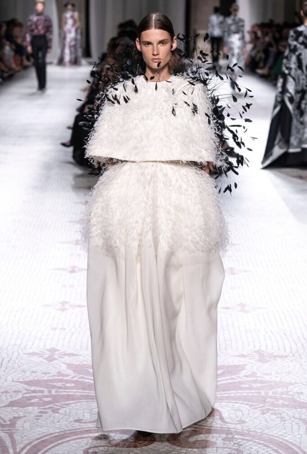 مجموعة جيفنشي كوتور 2019: تفاصيل دراماتيكية وغموض خيالي ساحر