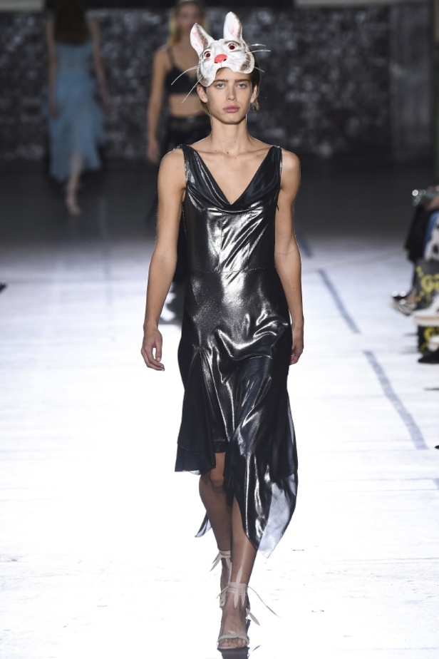 مجموعة John Galliano لربيع وصيف 2017