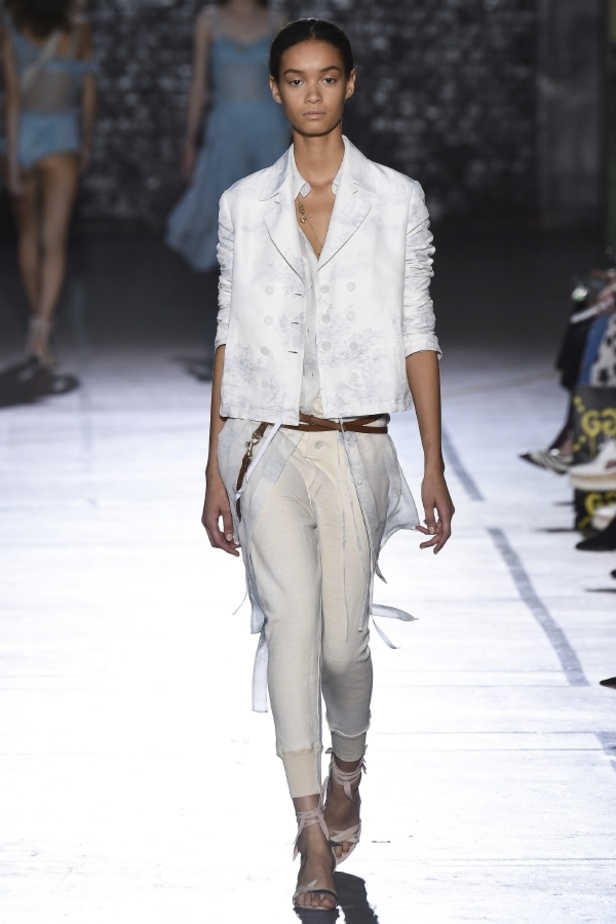 مجموعة John Galliano لربيع وصيف 2017