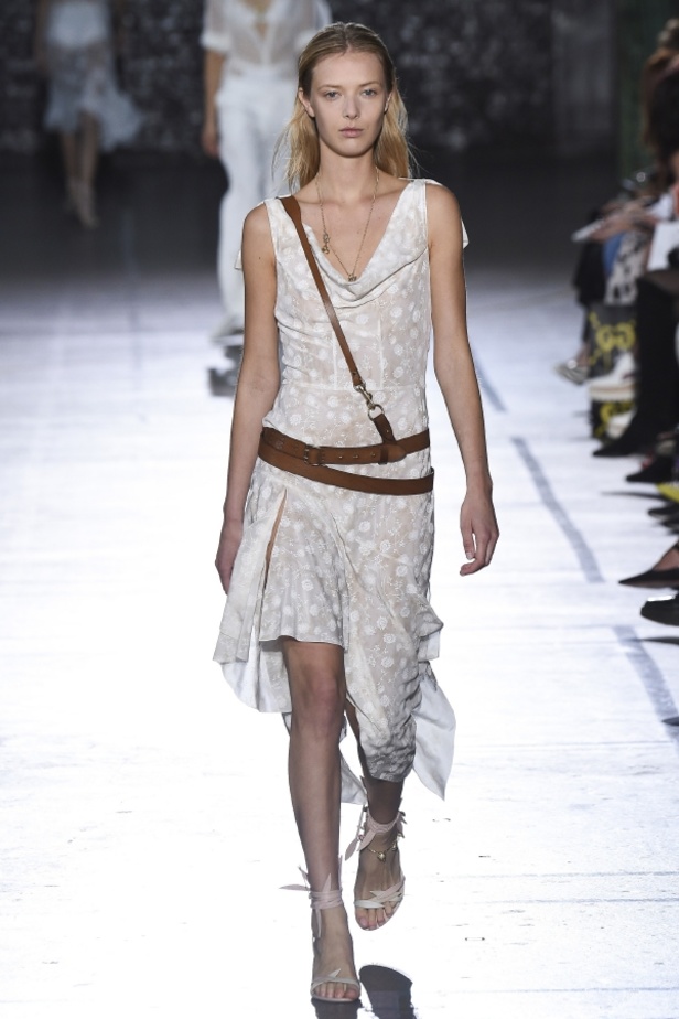 مجموعة John Galliano لربيع وصيف 2017