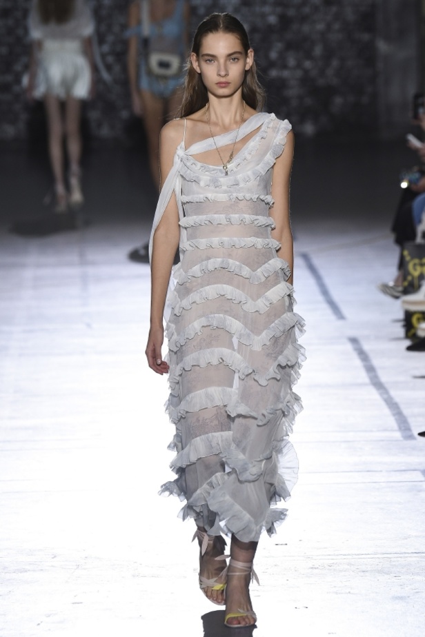 مجموعة John Galliano لربيع وصيف 2017