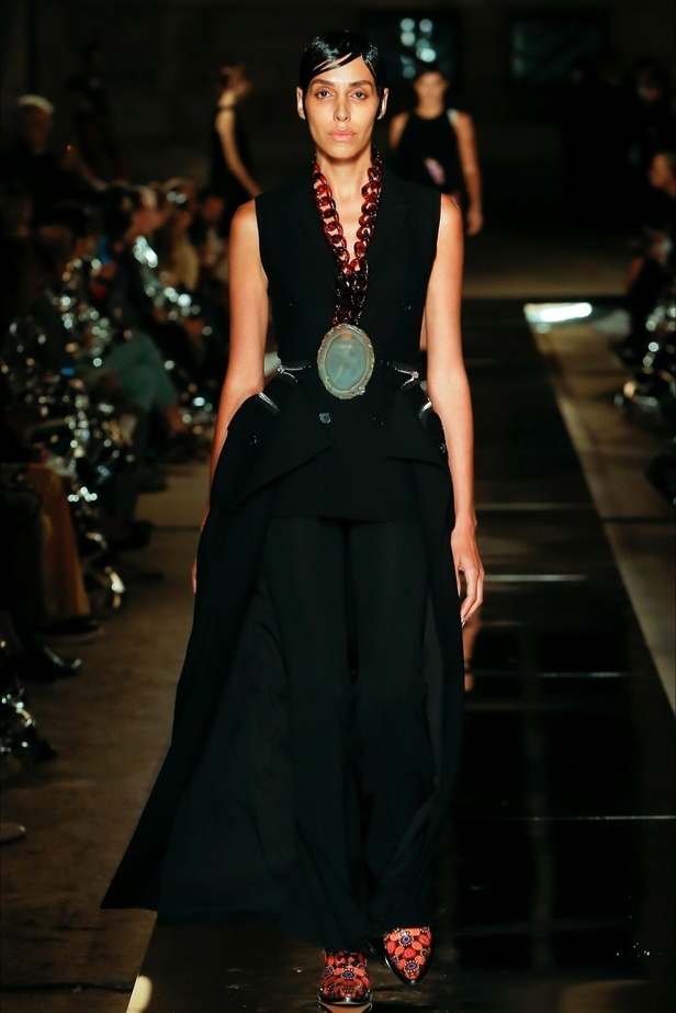 مجموعة جيفنشي لموسم ربيع وصيف 2017