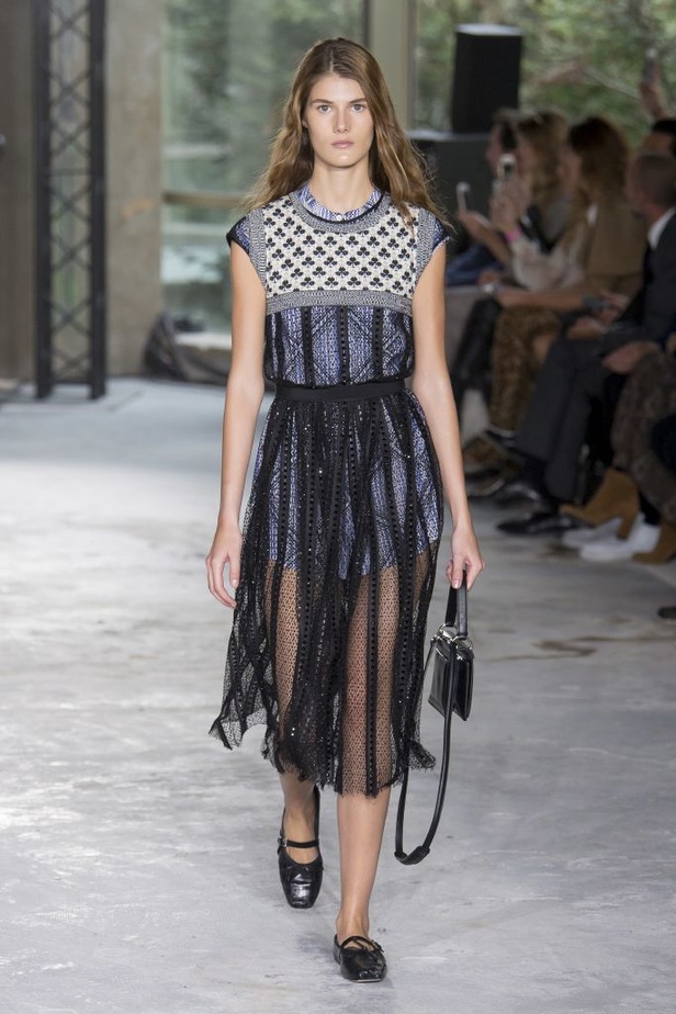 مجموعة Giambattista Valli لربيع وصيف 2018