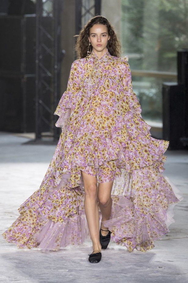 مجموعة Giambattista Valli لربيع وصيف 2018