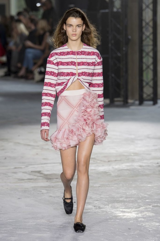 مجموعة Giambattista Valli لربيع وصيف 2018