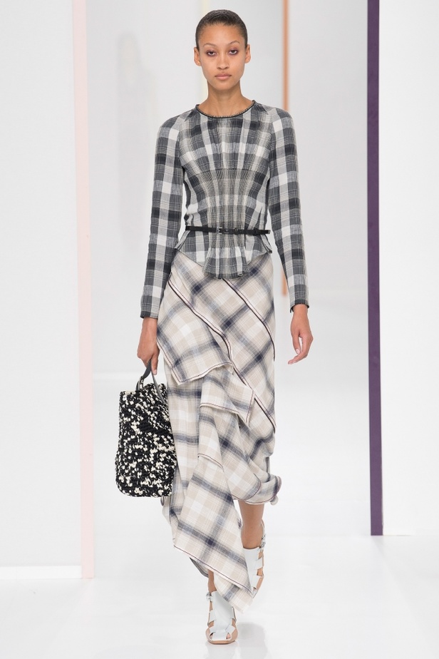 مجموعة Hermes للأزياء الجاهزة لربيع وصيف 2018 !