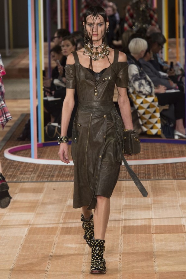 مجموعة ألكسندر ماكوين لربيع و صيف 2018