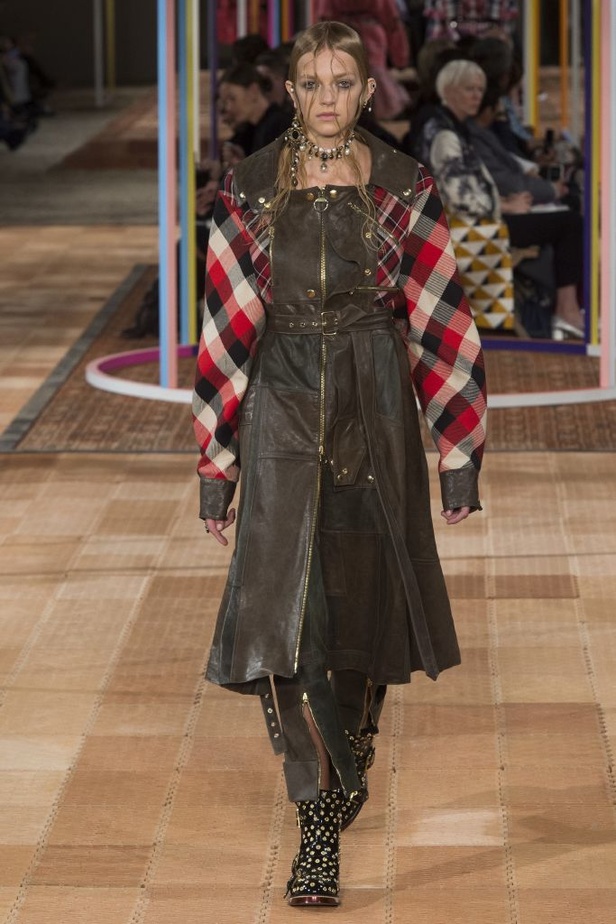 مجموعة ألكسندر ماكوين لربيع و صيف 2018