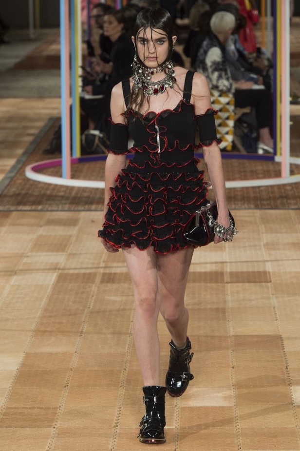 مجموعة ألكسندر ماكوين لربيع و صيف 2018