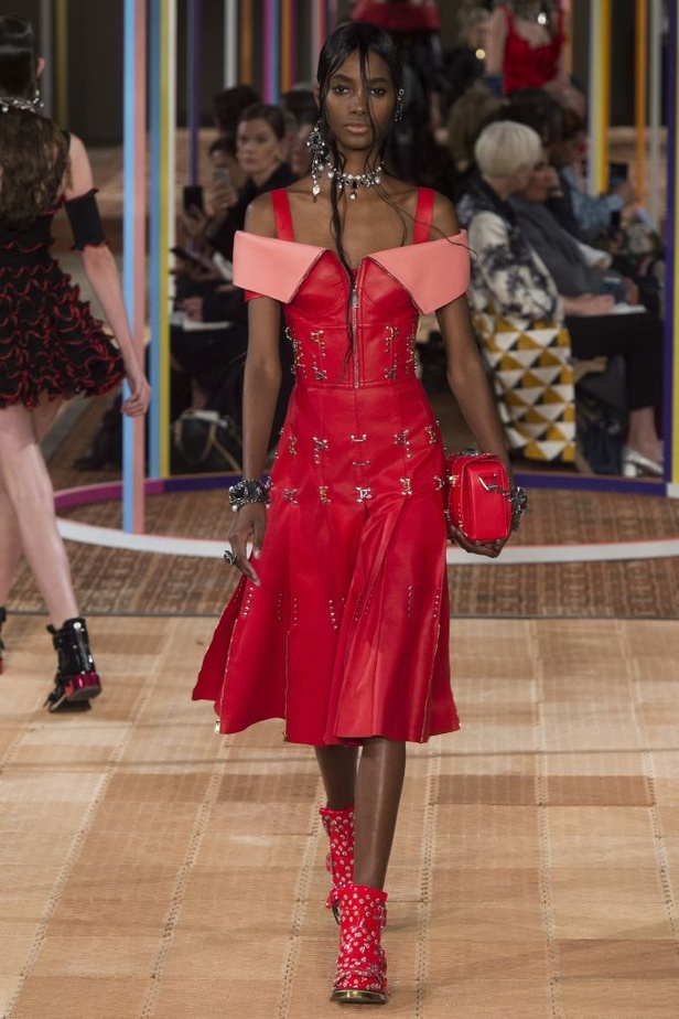 مجموعة ألكسندر ماكوين لربيع و صيف 2018