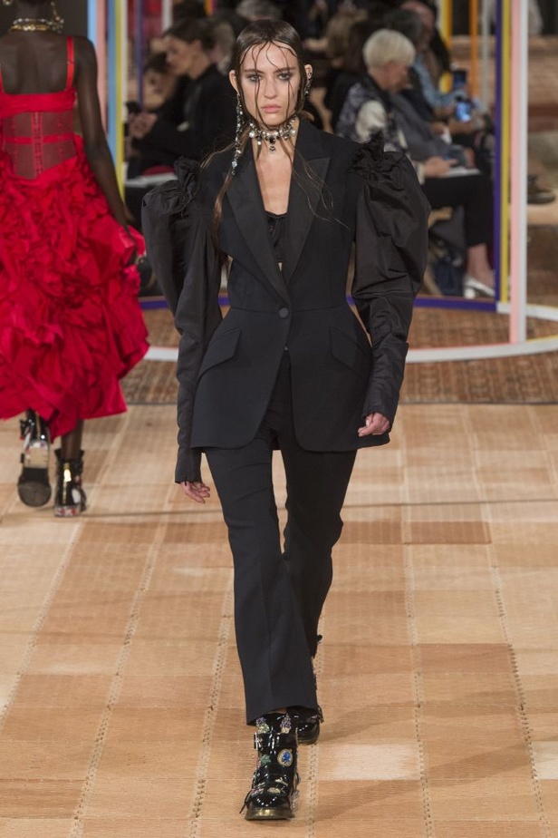 مجموعة ألكسندر ماكوين لربيع و صيف 2018