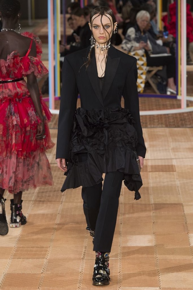 مجموعة ألكسندر ماكوين لربيع و صيف 2018