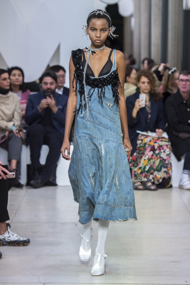 عرض Miu Miu للألبسة الجاهزة لربيع 2019