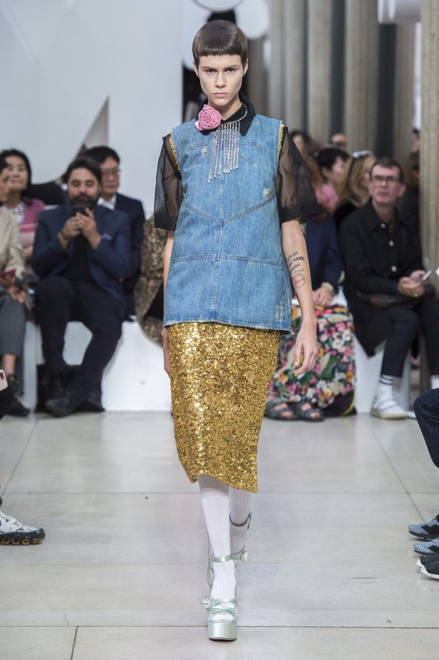 عرض Miu Miu للألبسة الجاهزة لربيع 2019