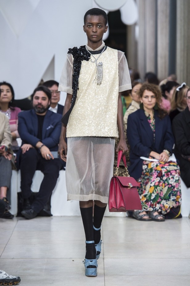 عرض Miu Miu للألبسة الجاهزة لربيع 2019