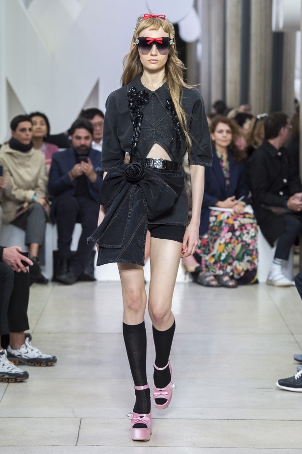 عرض Miu Miu للألبسة الجاهزة لربيع 2019