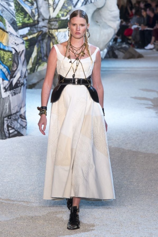 مجموعة "الكسندر مكوين" لموسم ربيع وصيف 2019