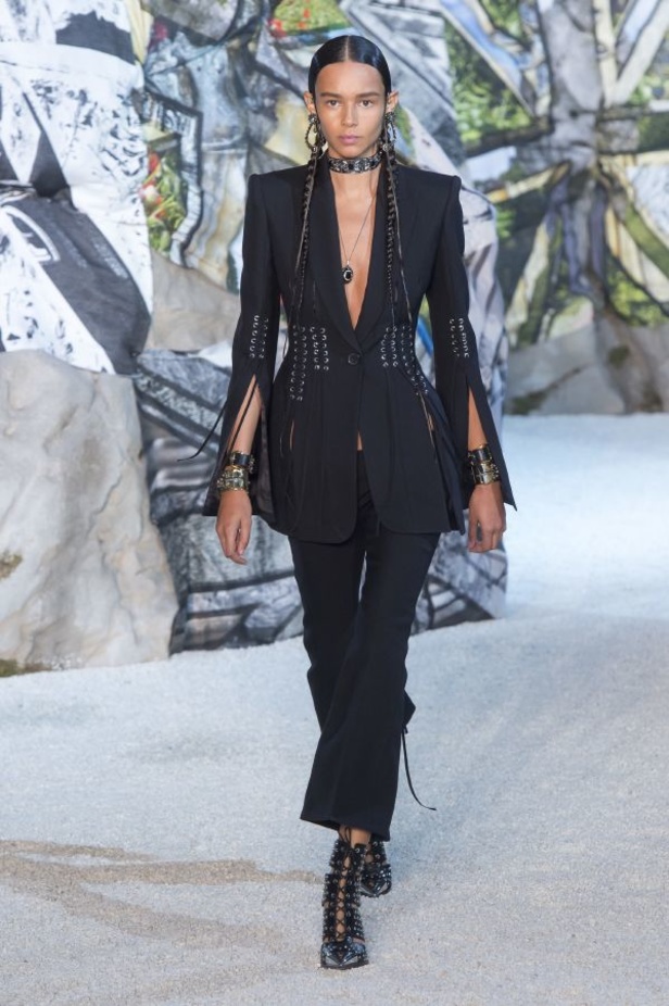 مجموعة "الكسندر مكوين" لموسم ربيع وصيف 2019