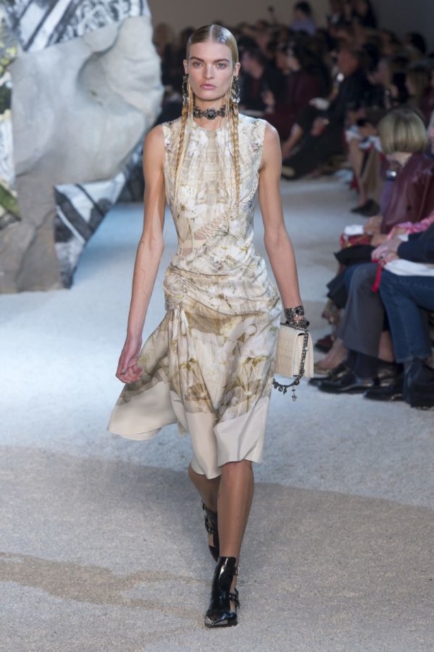 مجموعة "الكسندر مكوين" لموسم ربيع وصيف 2019