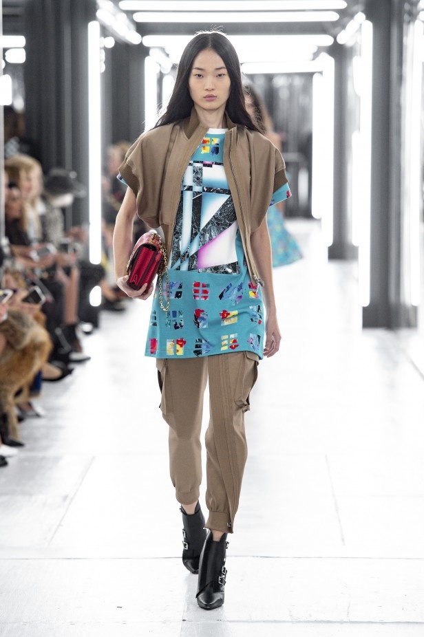 مجموعة فريدة ومميّزة من دار Louis Vuitton لربيع وصيف 2019