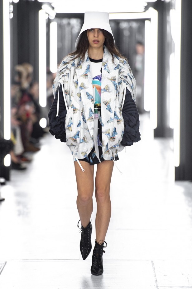 مجموعة فريدة ومميّزة من دار Louis Vuitton لربيع وصيف 2019