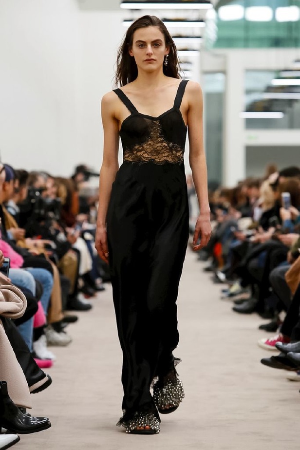 عرض ازياء باكو رابان لخريف وشتاء 2018