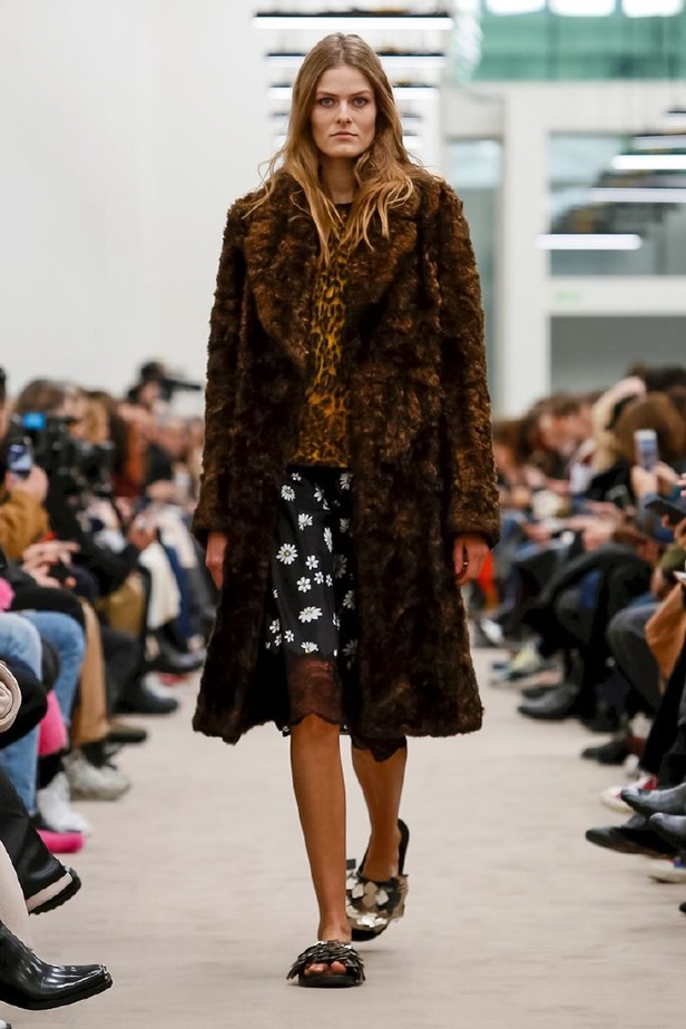 عرض ازياء باكو رابان لخريف وشتاء 2018