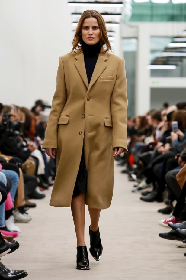 عرض ازياء باكو رابان لخريف وشتاء 2018