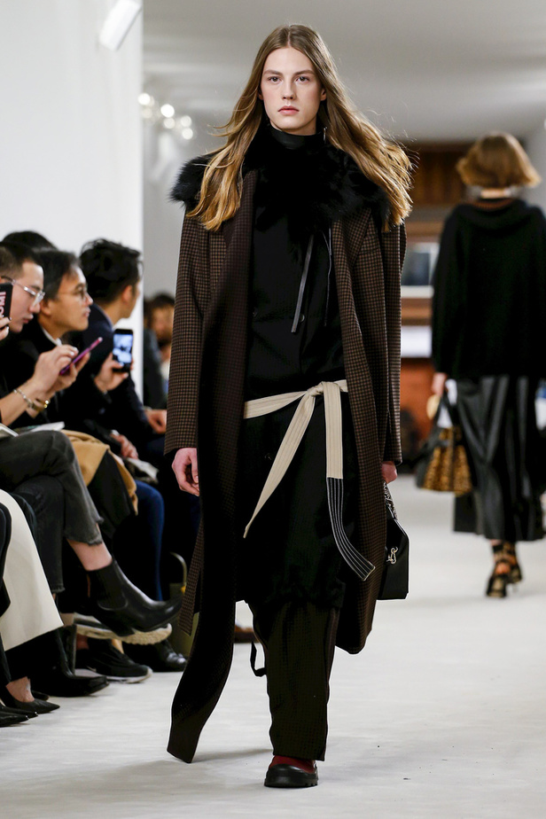 عرض ازياء لويفي لخريف وشتاء 2018