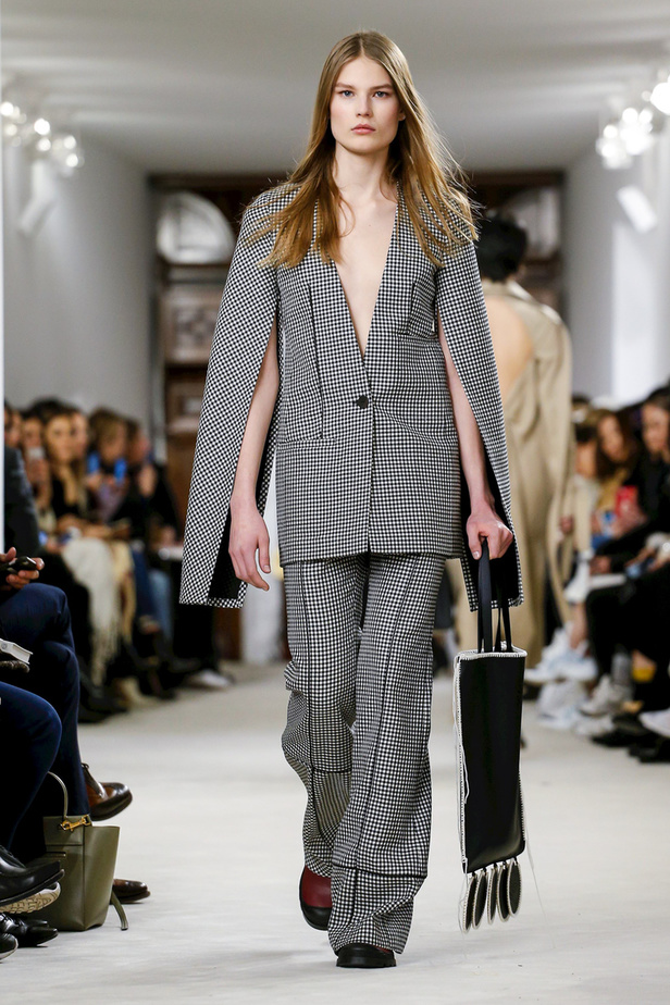 عرض ازياء لويفي لخريف وشتاء 2018