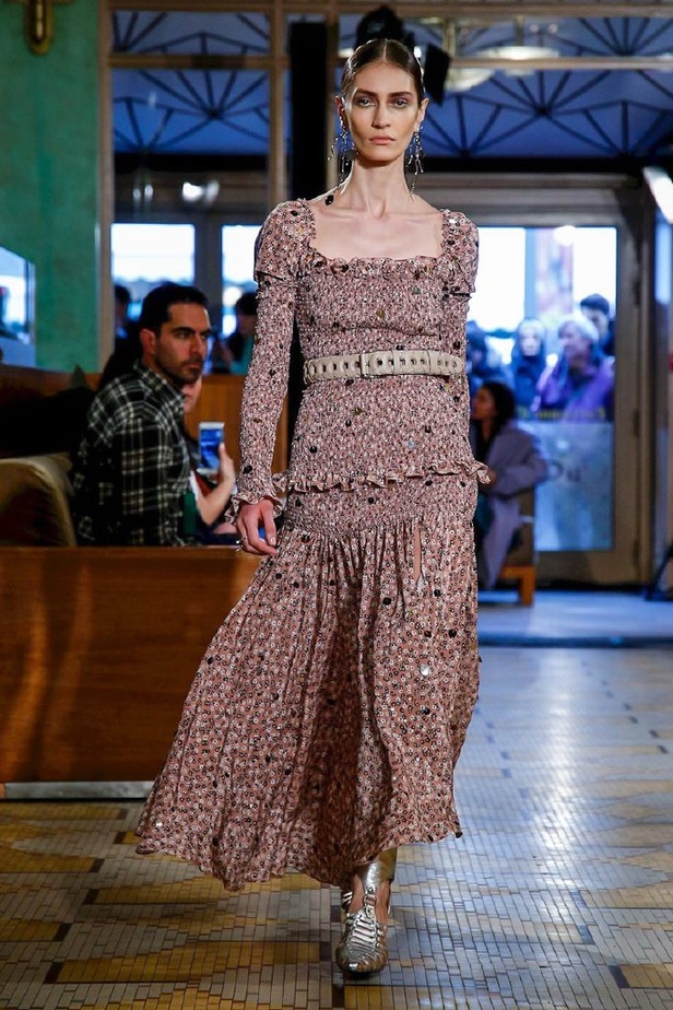 عرض ازياء ألتوزارا لخريف وشتاء 2018