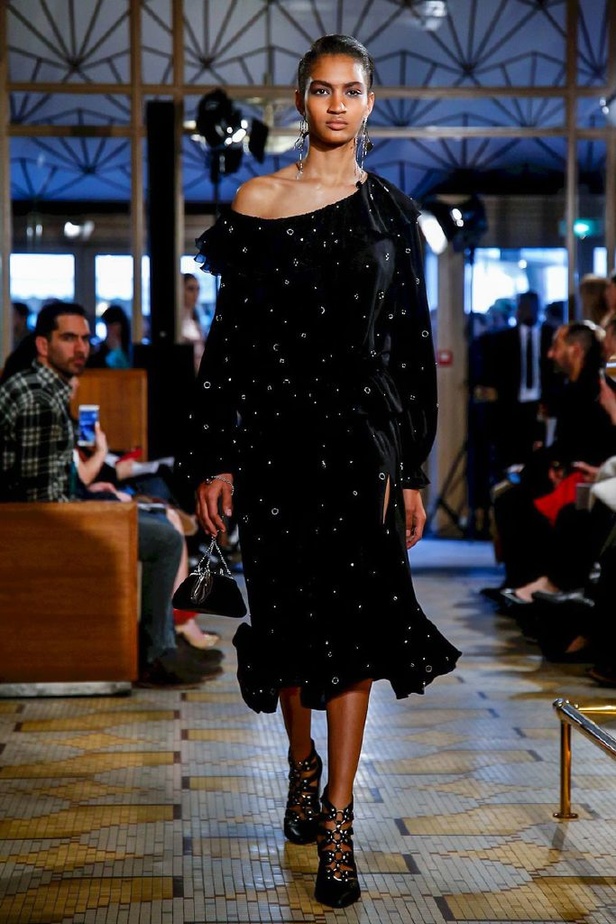 عرض ازياء ألتوزارا لخريف وشتاء 2018