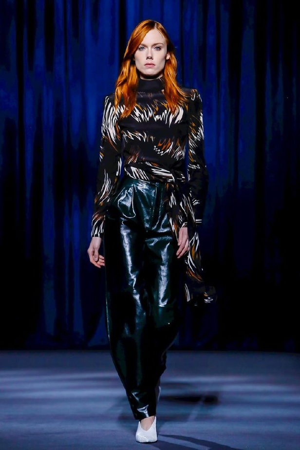 أزياء جيفنشي تظهر شخصية المرأة العملية والقوية