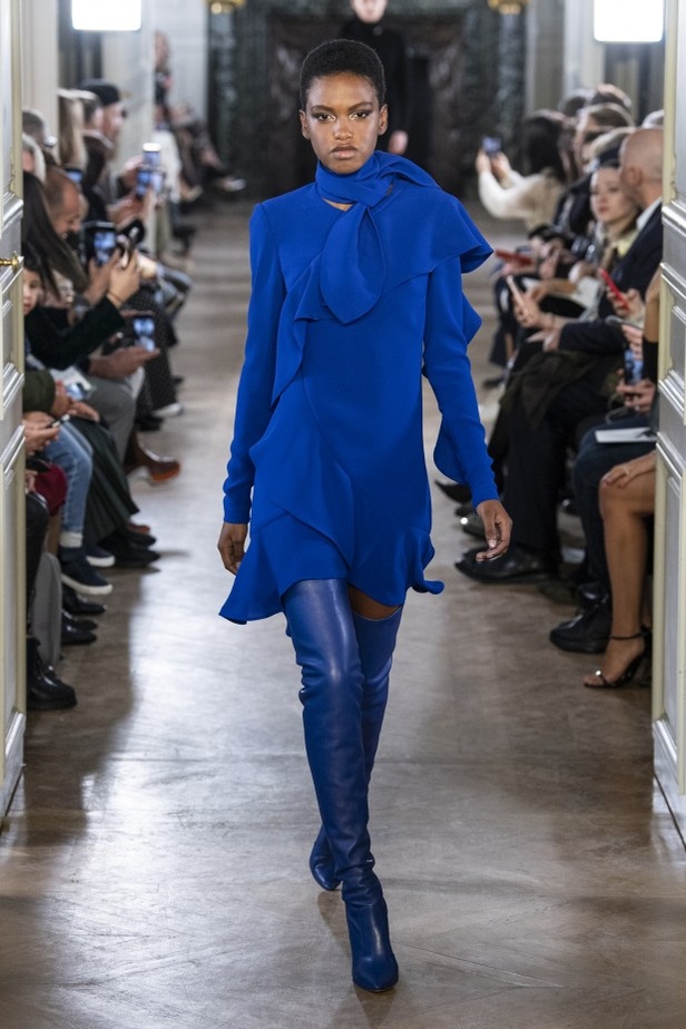 تصاميم كلاسيكية ومتنوعة من Elie Saab لخريف وشتاء 2019 