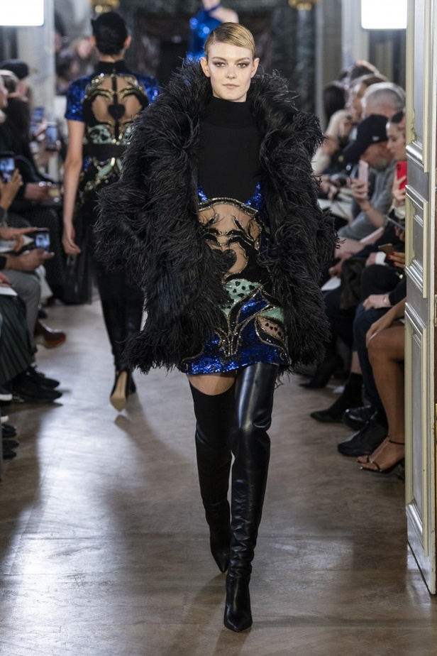 تصاميم كلاسيكية ومتنوعة من Elie Saab لخريف وشتاء 2019 