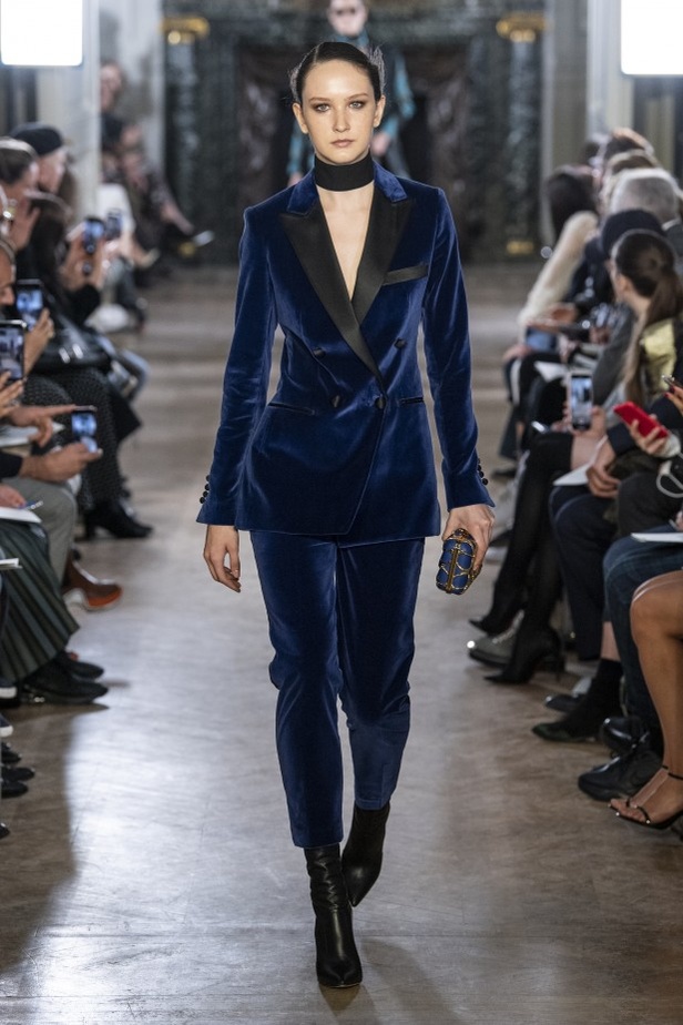 تصاميم كلاسيكية ومتنوعة من Elie Saab لخريف وشتاء 2019 