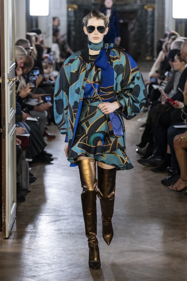 تصاميم كلاسيكية ومتنوعة من Elie Saab لخريف وشتاء 2019 