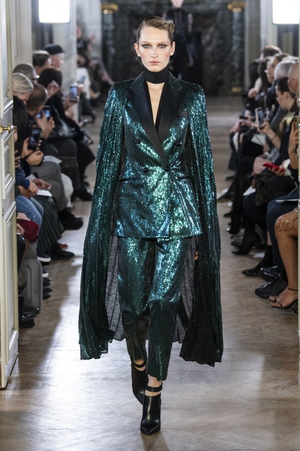 تصاميم كلاسيكية ومتنوعة من Elie Saab لخريف وشتاء 2019 