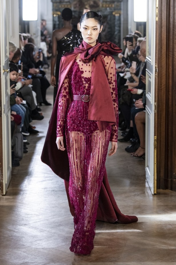 تصاميم كلاسيكية ومتنوعة من Elie Saab لخريف وشتاء 2019 