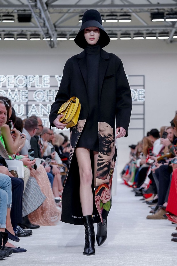 عرض أزياء فالنتينو لموسم خريف وشتاء 2019