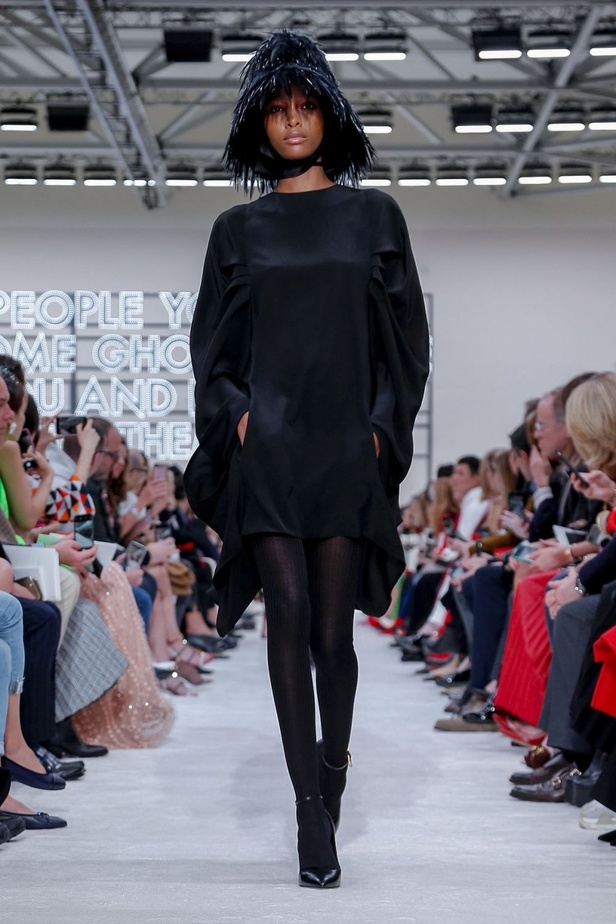 عرض أزياء فالنتينو لموسم خريف وشتاء 2019