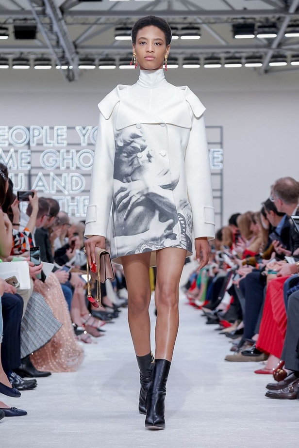 عرض أزياء فالنتينو لموسم خريف وشتاء 2019