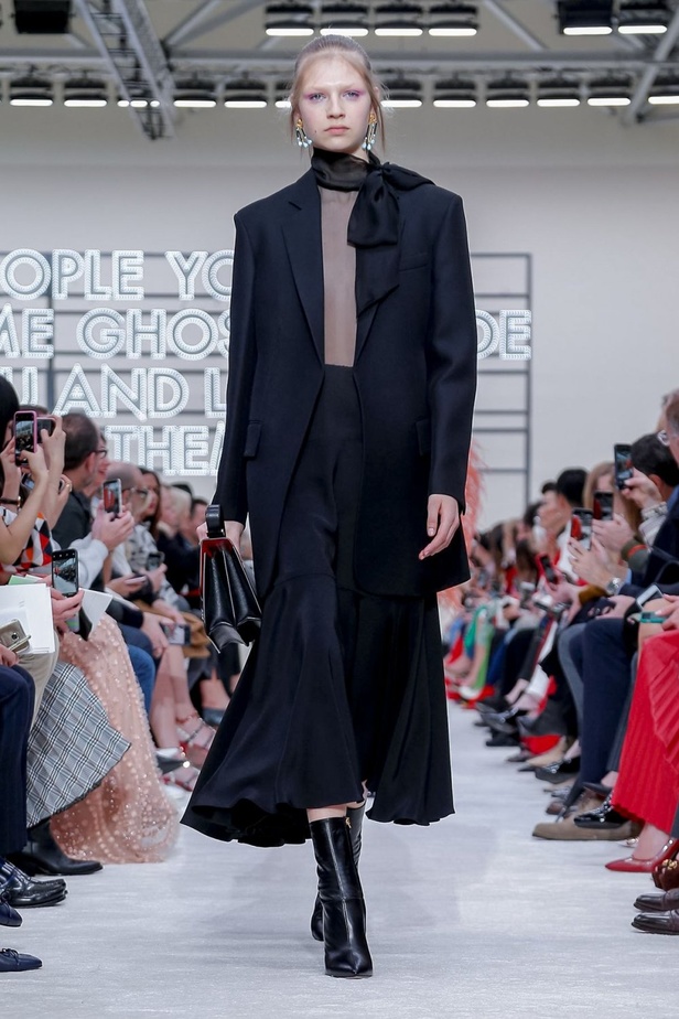 عرض أزياء فالنتينو لموسم خريف وشتاء 2019